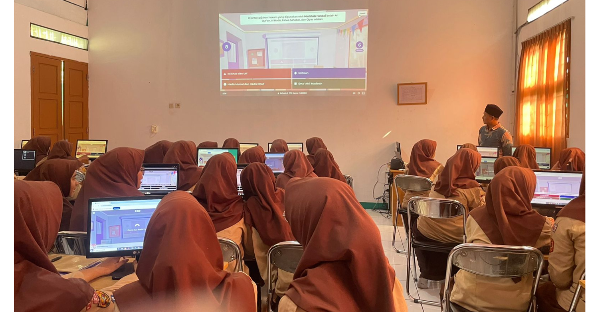 Prodi Ilmu Hadis Fakultas Ushuluddin Gelar Pengabdian Masyarakat di Darul Muttaqien: Santri Antusias Belajar Takhrij Hadis dengan Metode Gamifikasi