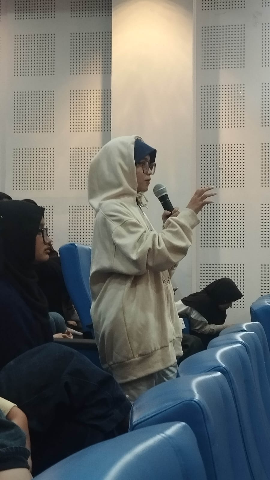 Seminar FAH Sasing FIB UI 90