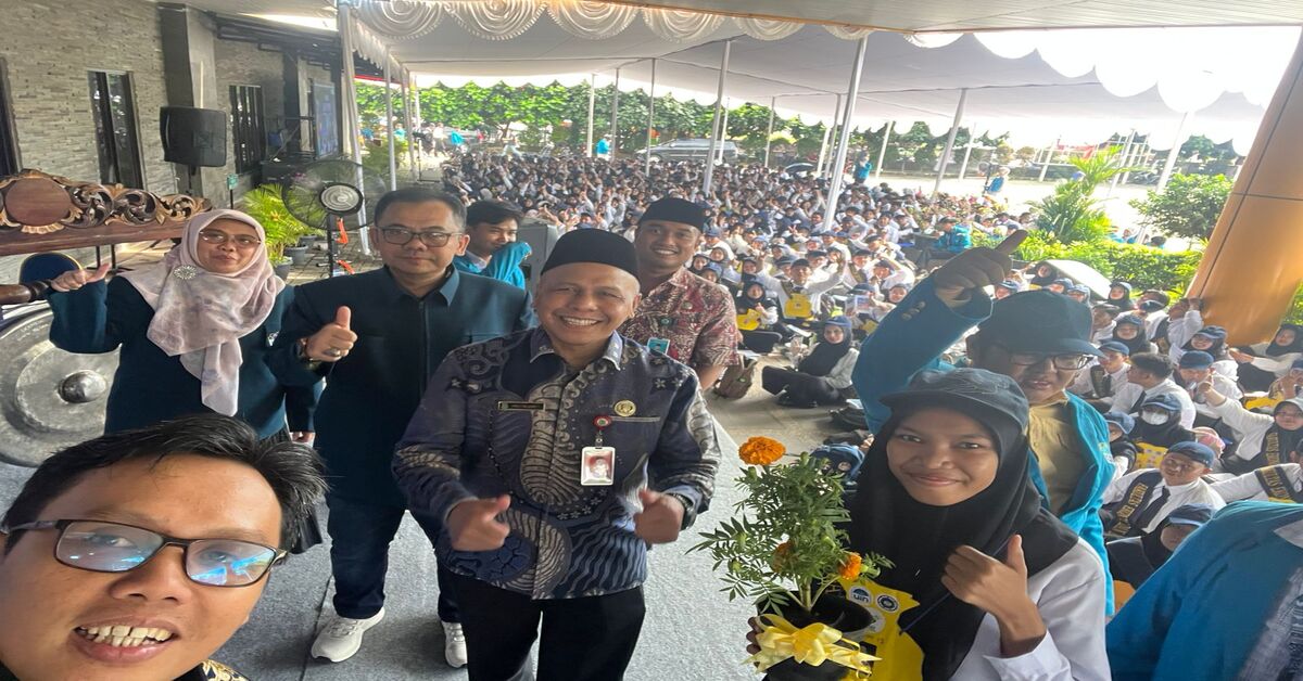 Expert Staff of the Mayor of South Tangerang Welcomes and Delivers a Special Message to New Students of the Faculty of Economics and Business, UIN Jakarta