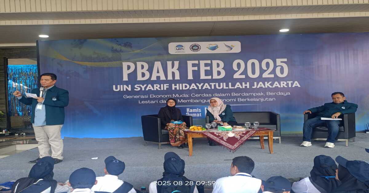 Menggunakan Jas UIN, Para Wakil Dekan FEB Kompak Sambut Mahasiswa Baru 