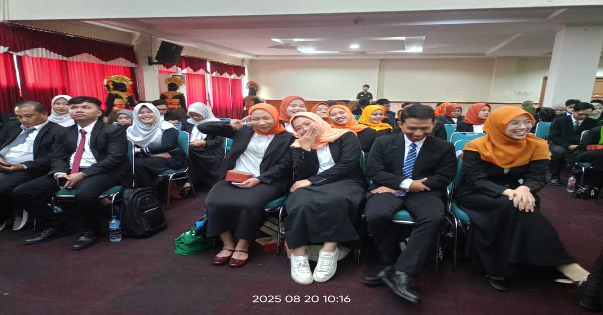 Program Studi Ekonomi Syariah Kirimkan Annisa Dinda Rahmasari Sebagai Lulusan Terbaik FEB