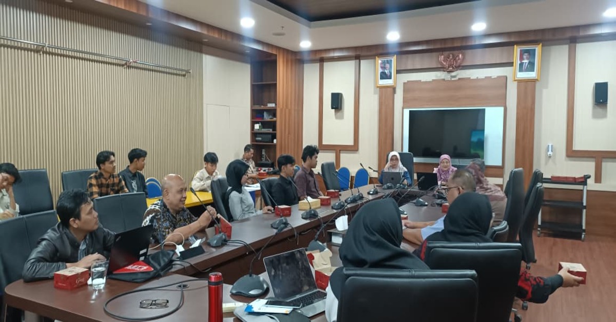 UIN Green Campus Team Visit FEB to Explain Green Metric Indicators