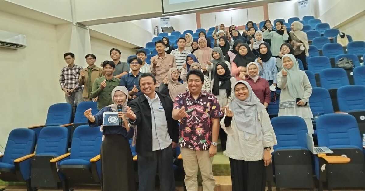 Day Two of the Academic Writing Workshop for the Development Economics Study Program: BRIN Researchers Explain IMRaD