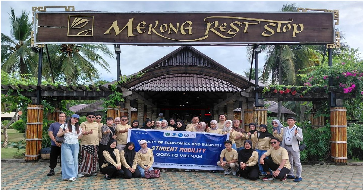 Mahasiswa FEB UIN Jakarta kunjungi Mekong River Delta Vietnam melihat UMKM budi daya Madu, Pandan, Kelapa dan pengolahan Bambu dan Batang Kelapa menjadi Bahan tekstil