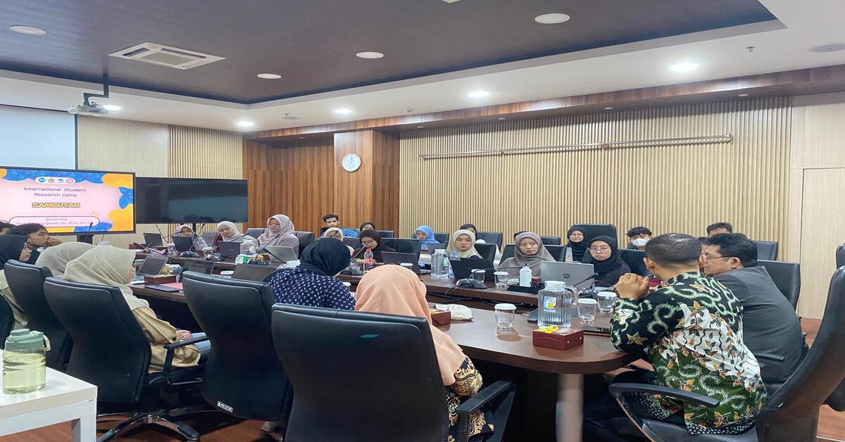 Buka Kegiatan Research Camp, Dekan Sampaikan Publikasi Mahasiswa Adalah Indikator Penting Peta Akademik