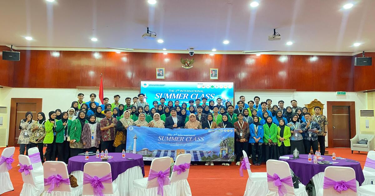 International Summer Class Students Study Entrepreneurial Leadership at the Lemhannas Building 