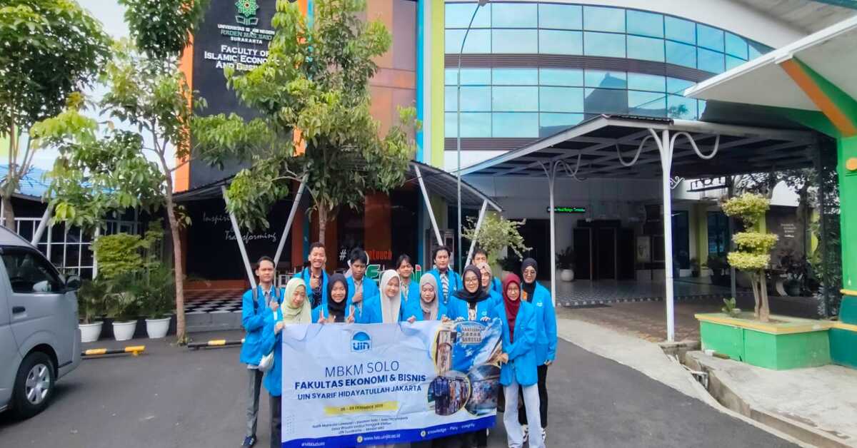 Received by the Dean of FEBI UIN Surakarta, 14 MBKM FEB UIN Jakarta Students Harvest Hydroponic Water Spinach