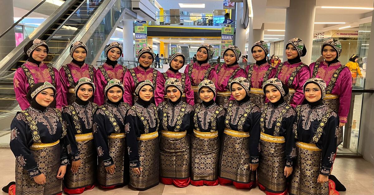 SEISDANCE FEB Students Win First Place at the Jabodetabek Ratoh Jaroe Festival