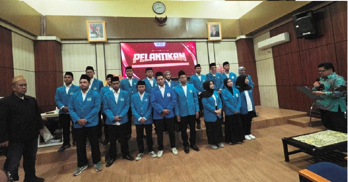 Dean of FEB Prof. Ibnu Qizam inaugurated the Student Senate, Student Executive Council and Study Program Student Associations