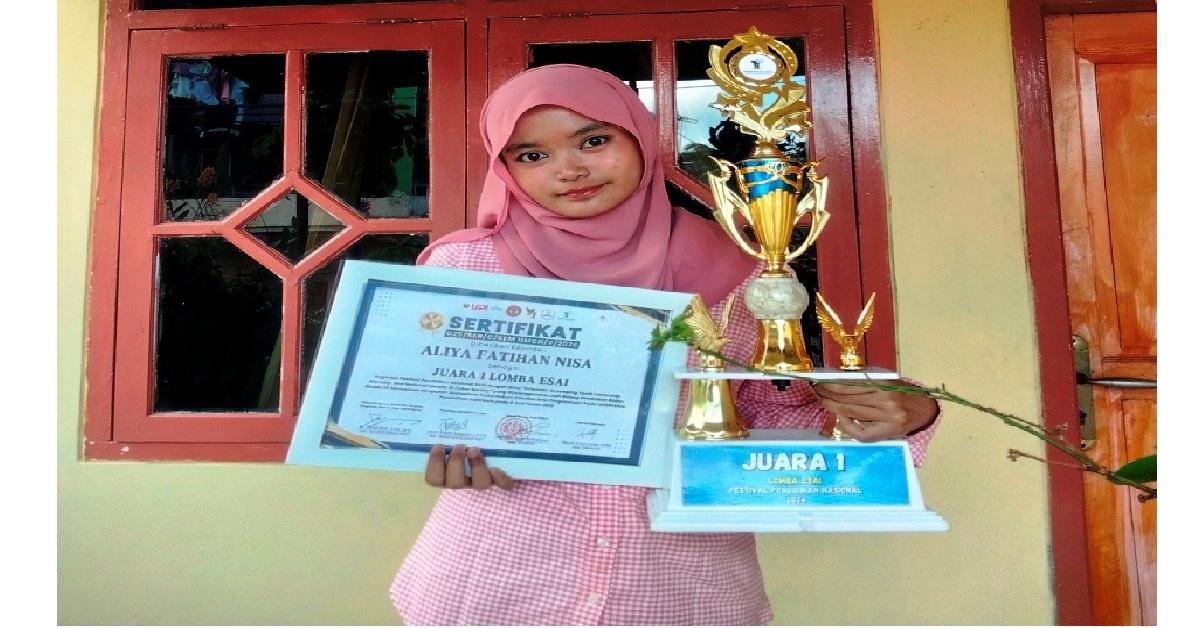Lagi-Lagi Mahasiswa FEB UIN Syarif Hidayatullah Jakarta Raih Juara 1 Lomba Essay Nasional