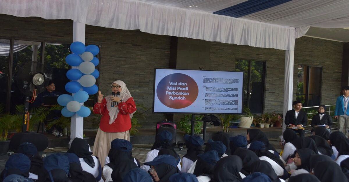 Kaprodi Perbankan Syariah Sampaikan Pesan Sukses Kepada Mahasiswa Baru di PBAK 2026
