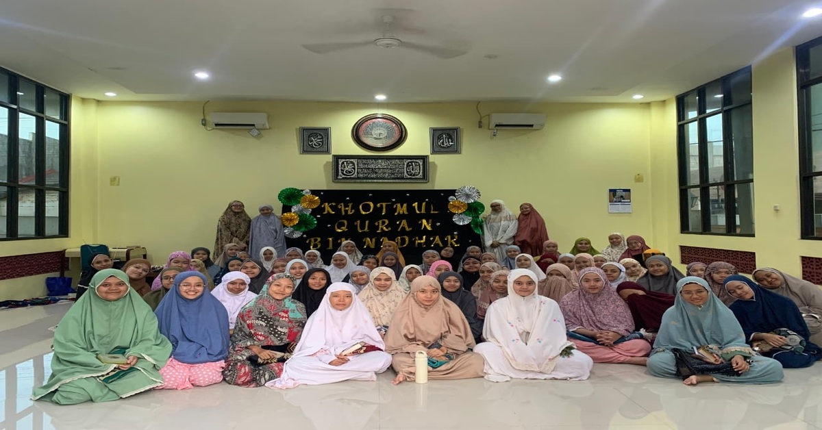 Khotmul Qur’an Binnadzar Warnai Pagi Spiritual Mahasantri Mabna Syarifah Fatimah 2025