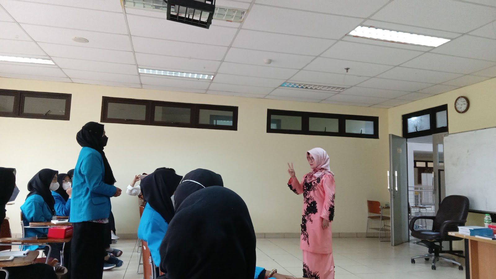 Pelatihan Master of Ceremony dan Jurnalistik oleh Fikes Journalist Team