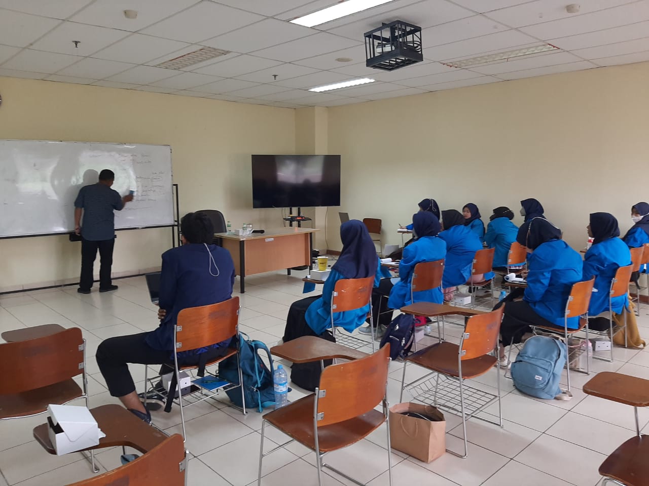 FJT Fikes Gelar Pelatihan Dasar MC dan Jurnalistik bagi Mahasiswa