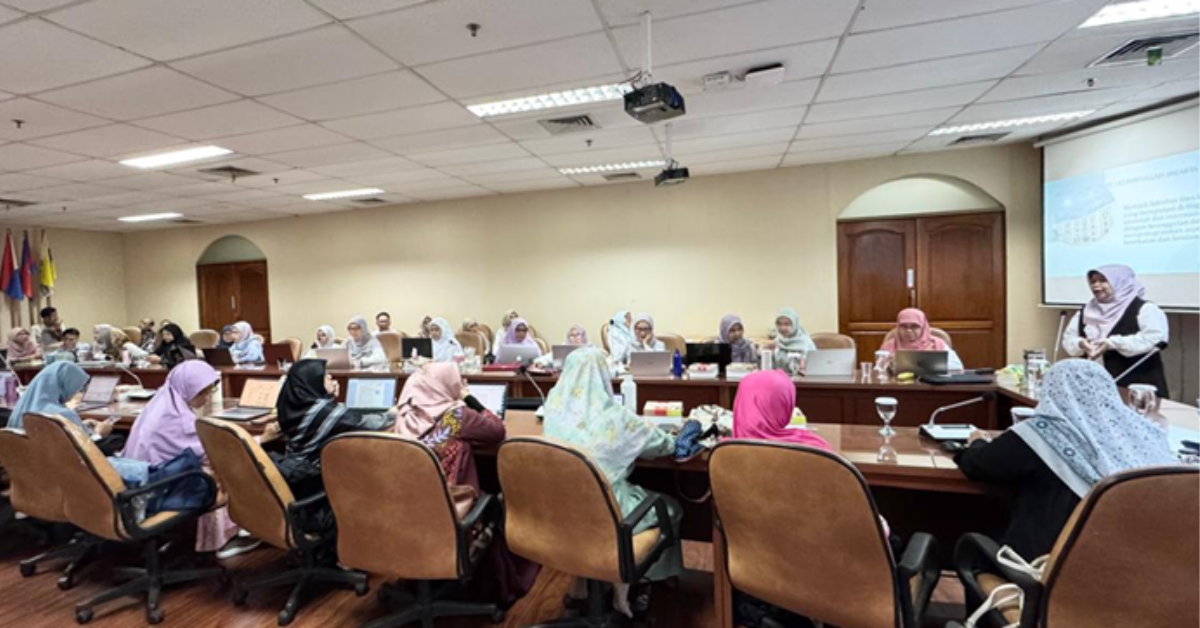 FIKES UIN Jakarta Begins the Odd Semester of 2025/2026 with New Spirit, Affirms Vision and Mission, and Reviews Academic Achievements.