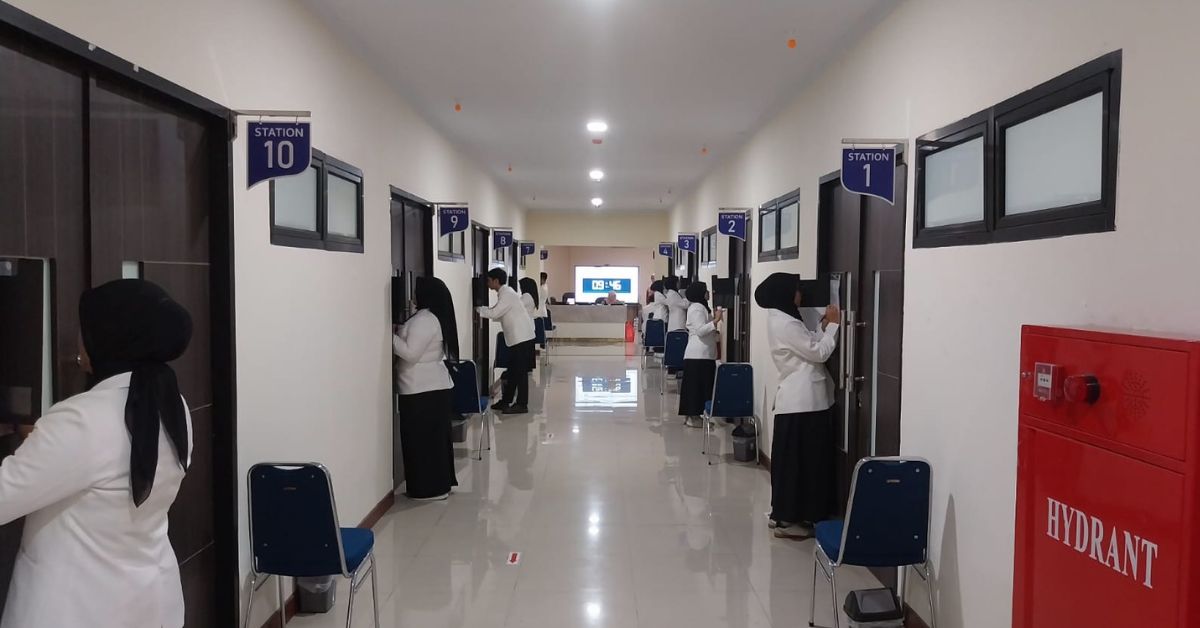60 PSPA Class XVII FIKES UIN Jakarta Students Take the OSCE Method National Competency Test