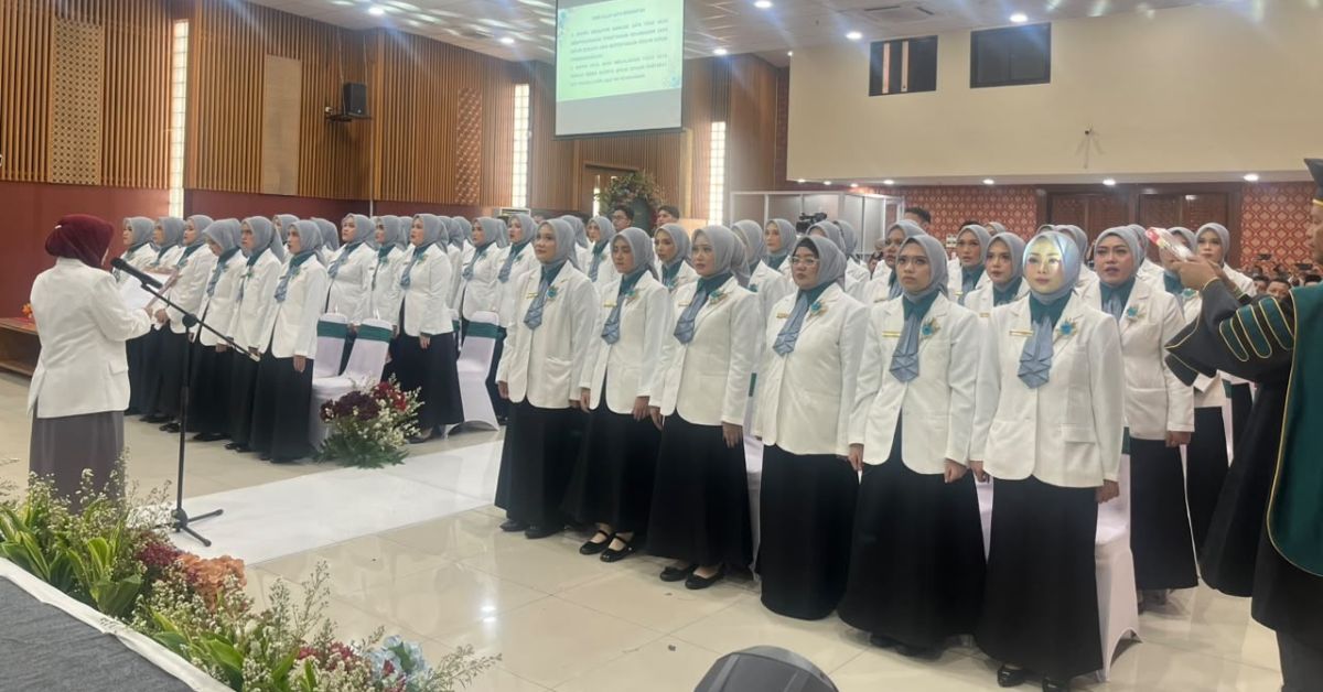 Faculty of Health Sciences (FIKES) UIN Jakarta Inaugurates 58 New Pharmacists at the 17th Pharmacist Oath-Taking Ceremony